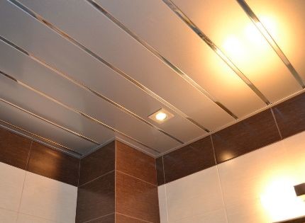 Установить реечный потолок в ванной комнате