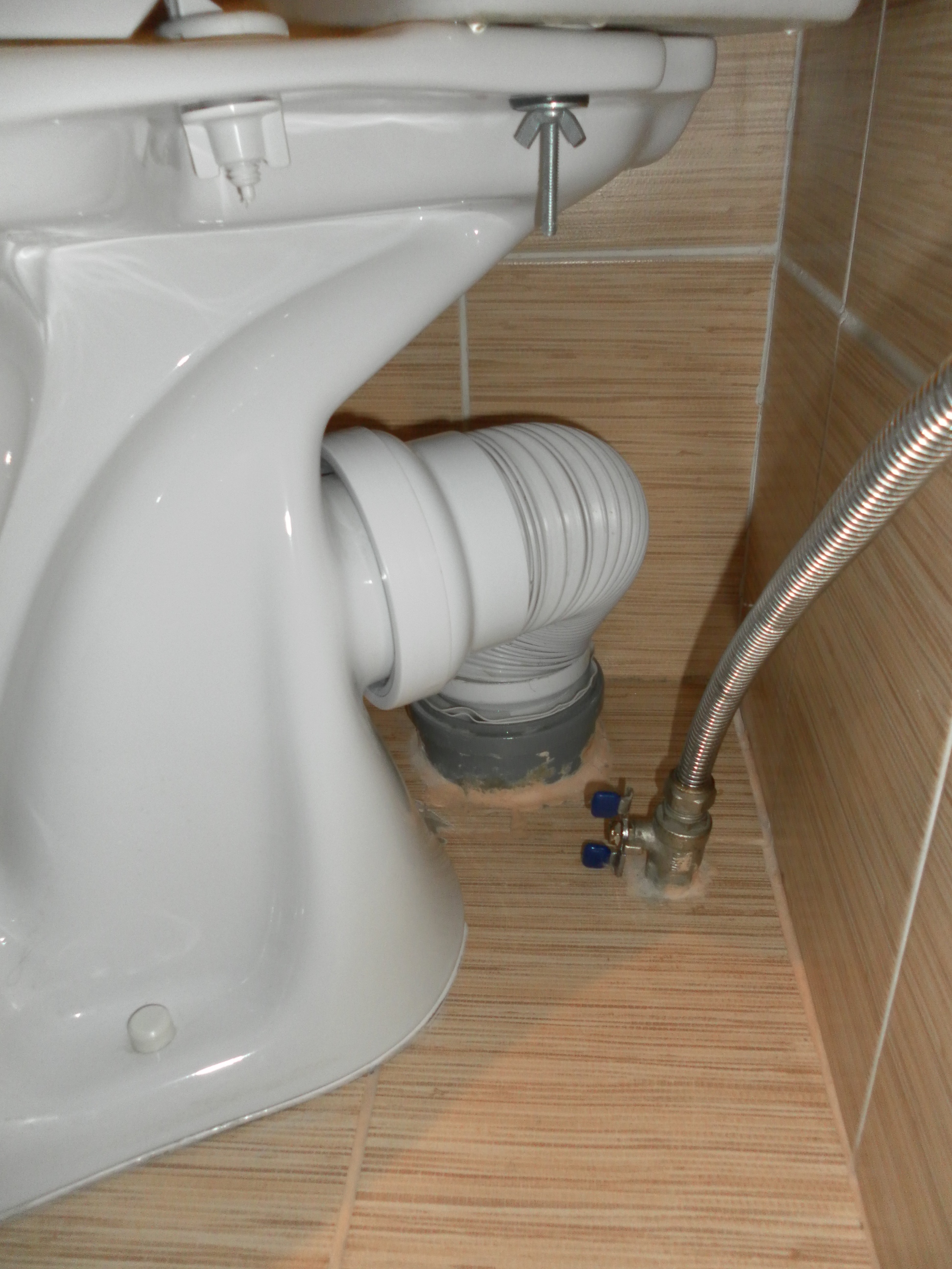 Как правильно подсоединить унитаз к канализации в частном доме?